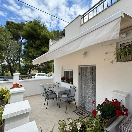 Studio Apartments With Terrace Near Sea - Angela'S Apartments Zadar Luaran gambar