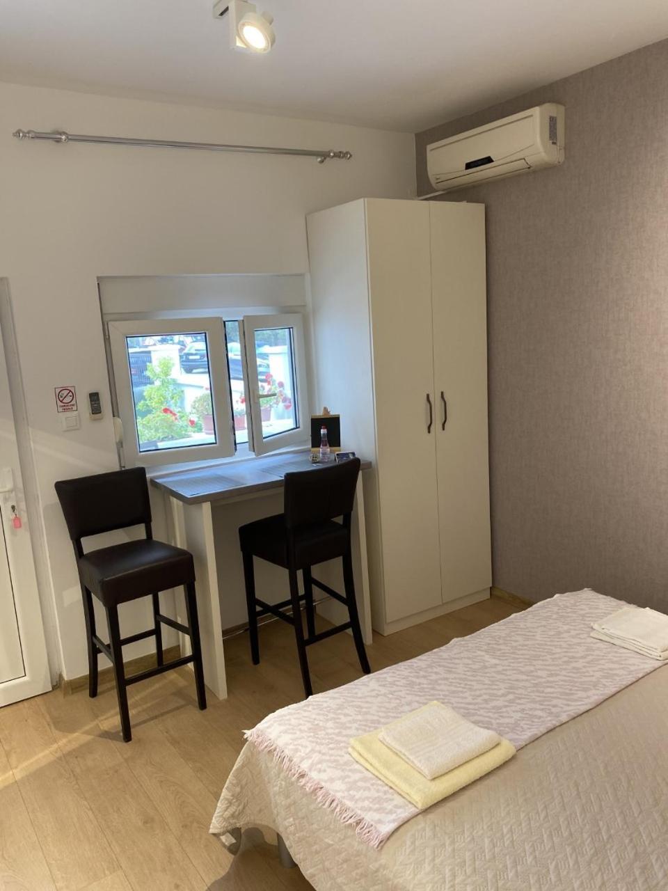 Studio Apartments With Terrace Near Sea - Angela'S Apartments Zadar Bilik gambar